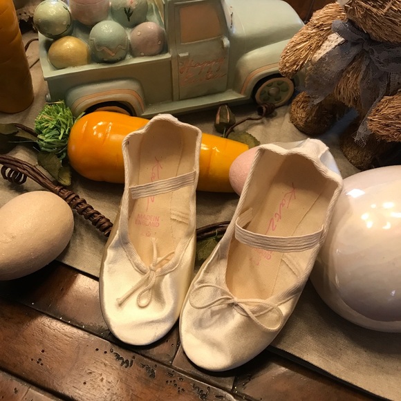 girls ivory ballet shoes